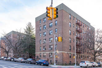 The Somerset in Forest Hills, NY - Building Photo - Building Photo