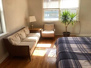 231 W Menomonee St, Unit 2R in Chicago, IL - Building Photo - Building Photo