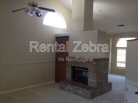1020 Stonridge Dr in Turlock, CA - Building Photo