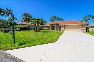 333 Wentworth Ct in Naples, FL - Foto de edificio - Building Photo