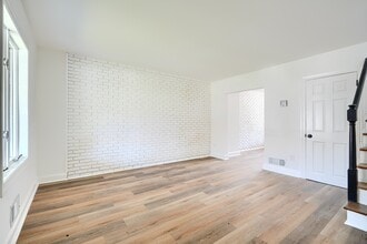 2204 Redthorn Rd in Middle River, MD - Building Photo - Building Photo