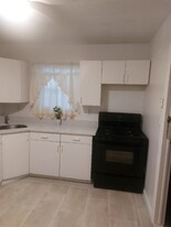70 Stewart Ave, Unit 1 in Hempstead, NY - Building Photo