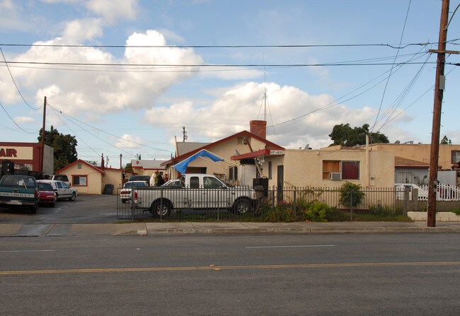 2627 Tyler Ave in El Monte, CA - Foto de edificio - Building Photo