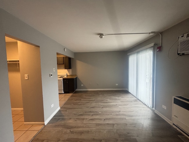 3333 Commercial Ave in Chicago Heights, IL - Building Photo - Building Photo