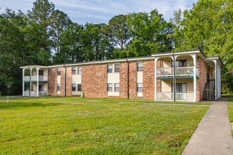 Donaree Village in North Charleston, SC - Foto de edificio - Building Photo