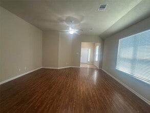 13126 Royal Bell Ct, Unit 2-2214 in Houston, TX - Foto de edificio - Building Photo