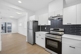 7047 Fane Rd in Edmonton, AB - Building Photo - Building Photo