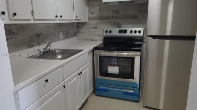 57 Cambridge C in West Palm Beach, FL - Building Photo - Building Photo