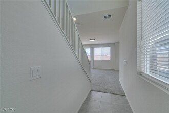 8453 Sycamore Crk St in Las Vegas, NV - Building Photo - Building Photo