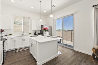 Casitas on Catalina in Tucson, AZ - Building Photo - Building Photo