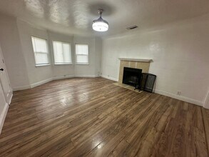 301 Ainsley Ave in Yuba City, CA - Foto de edificio - Building Photo