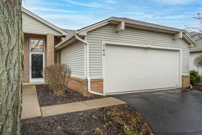 746 Hilltop Ln, Unit 746 in Toledo, OH - Building Photo - Building Photo