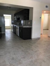 1632 NE 183rd St in Miami, FL - Building Photo - Building Photo
