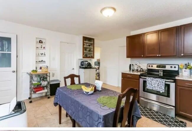 57 Dartmouth Pl, Unit 57 in Newington, CT - Foto de edificio - Building Photo