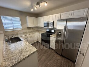 11921 Sky W Dr in Austin, TX - Building Photo - Building Photo