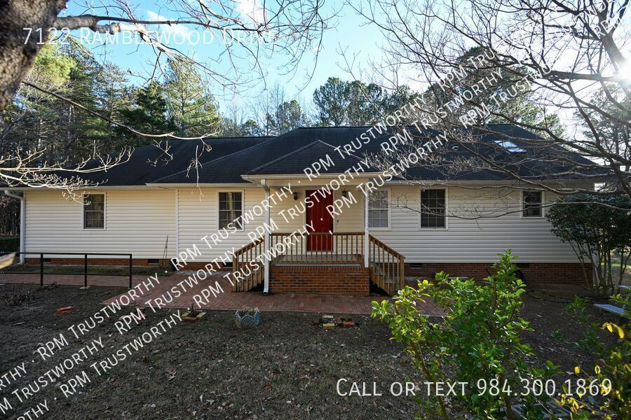 7122 Ramblewood Dr in Hillsborough, NC - Building Photo