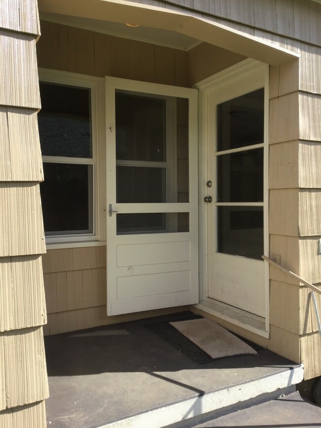 1006 E 2nd St in Newberg, OR - Building Photo - Building Photo
