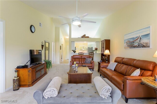 337 Robin Hood Cir in Naples, FL - Building Photo - Building Photo