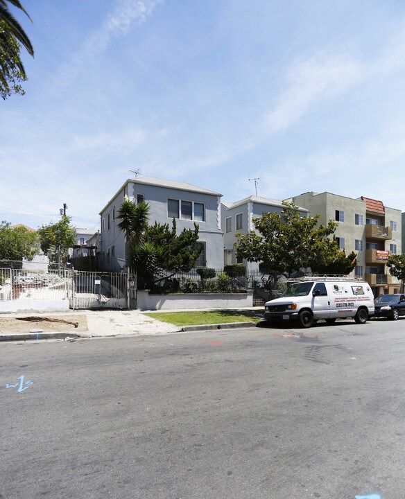 2925 Leeward Ave in Los Angeles, CA - Building Photo