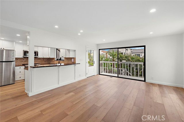 405 Heliotrope Ave in Newport Beach, CA - Building Photo - Building Photo