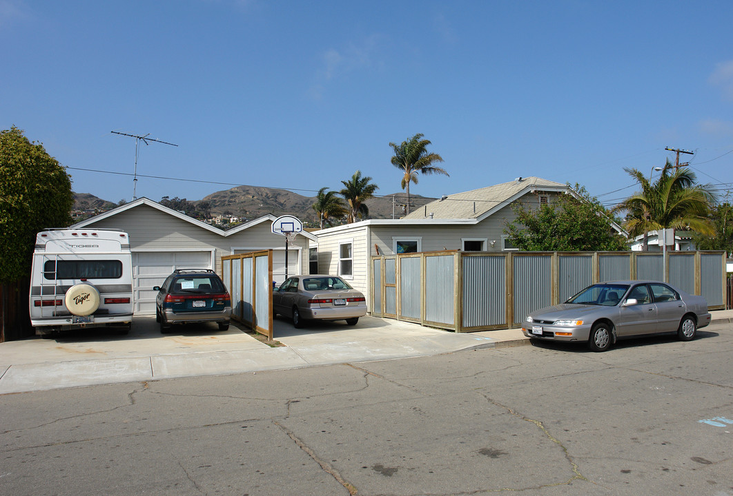 137 S Santa Rosa St in Ventura, CA - Building Photo