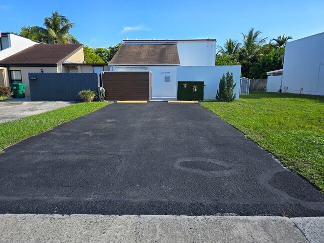 12352 SW 18th Terrace in Miami, FL - Building Photo - Building Photo