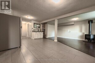 723 Scottsdale Dr in Guelph, ON - Building Photo