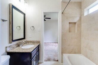 2710 Shadybrook Meadow Dr in Houston, TX - Building Photo - Building Photo