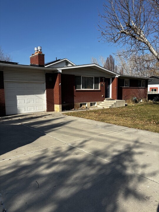 157 N 400 W in Lindon, UT - Building Photo