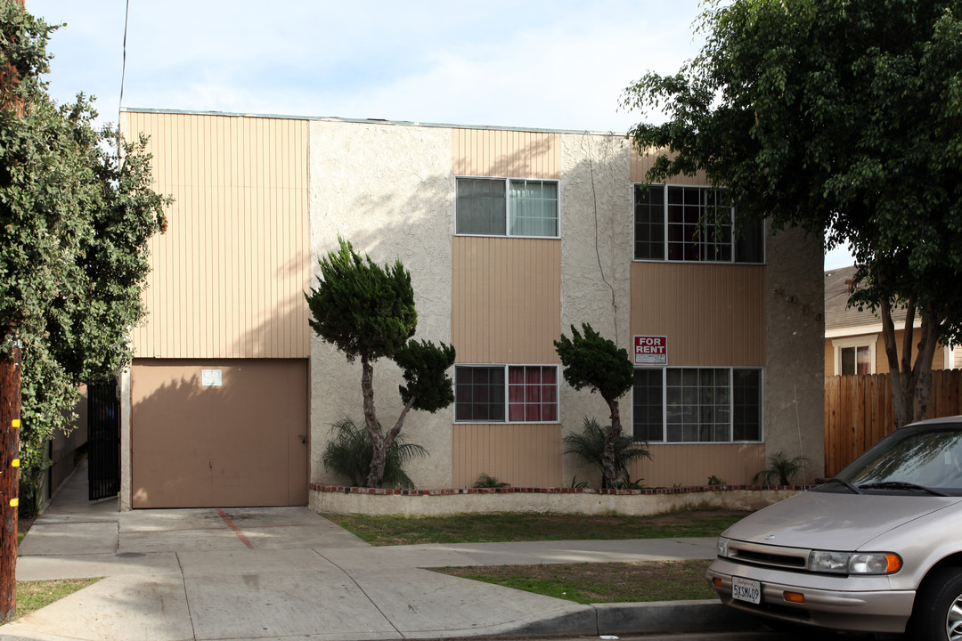 1056 Walnut Ave in Long Beach, CA - Foto de edificio