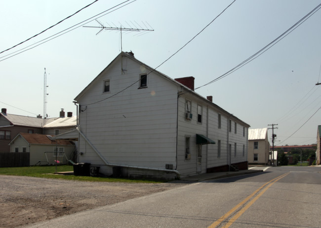 301 E Main St in Emmitsburg, MD - Foto de edificio - Building Photo