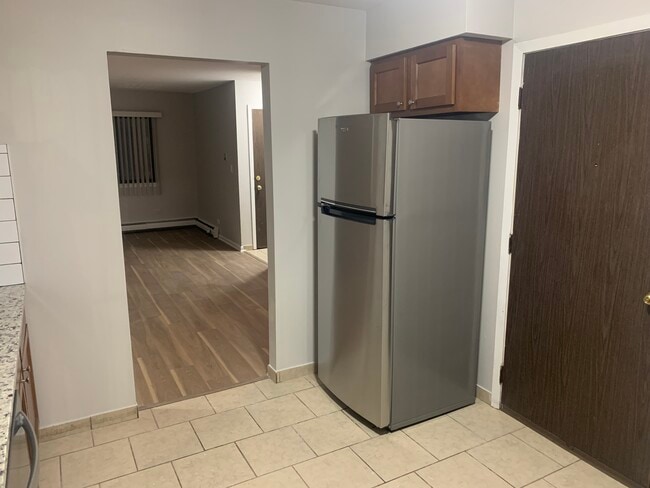 1703 W Victoria Dr, Unit 302 in Mount Prospect, IL - Foto de edificio - Building Photo