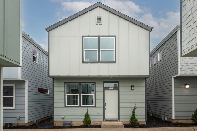 2806 Crater Ln in Newberg, OR - Building Photo - Building Photo