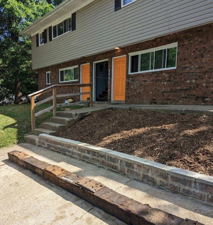 3047 Simpson Rd, Unit Three in Ashland, KY - Building Photo
