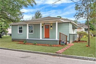 2102 Auburn St in Savannah, GA - Building Photo