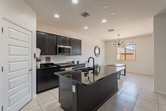 9724 E Lynx Lk Trl in Tucson, AZ - Foto de edificio - Building Photo
