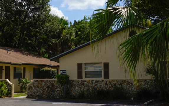 Canterbury Place in Vero Beach, FL - Foto de edificio