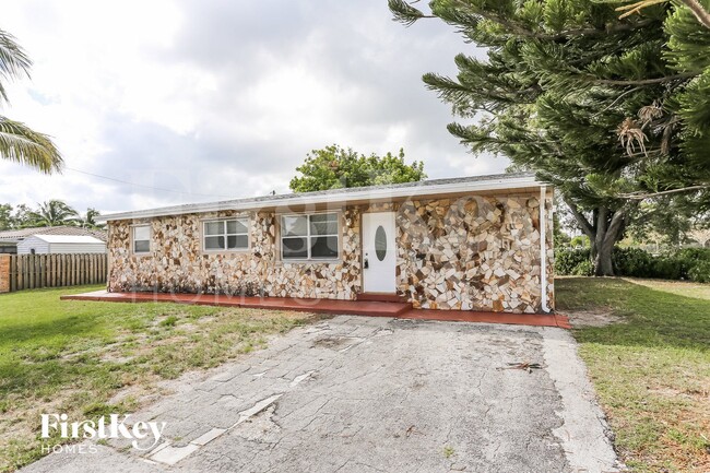 4200 SW 18th St in Fort Lauderdale, FL - Building Photo - Building Photo