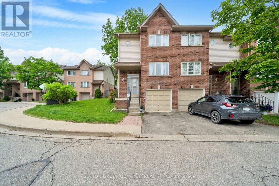 5-5 Spring St in Orangeville, ON - Building Photo