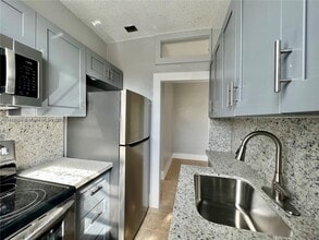 301 SW 10th Ave in Miami, FL - Building Photo - Building Photo
