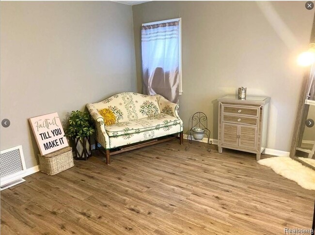 11227 Packard Ave in Warren, MI - Building Photo - Building Photo