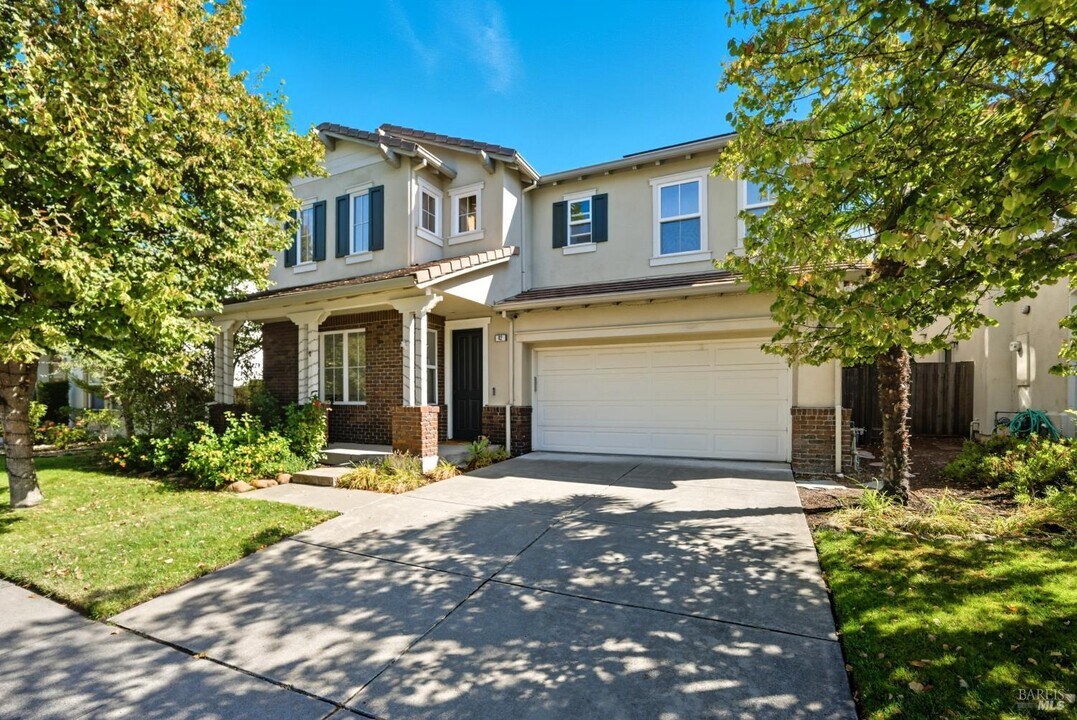 42 Waterbury Ln in Novato, CA - Building Photo