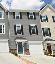 8820 Stevenson Ln in Spotsylvania, VA - Building Photo