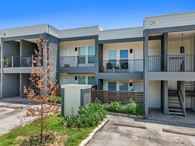 property at 1509 W 39th 1/2 St