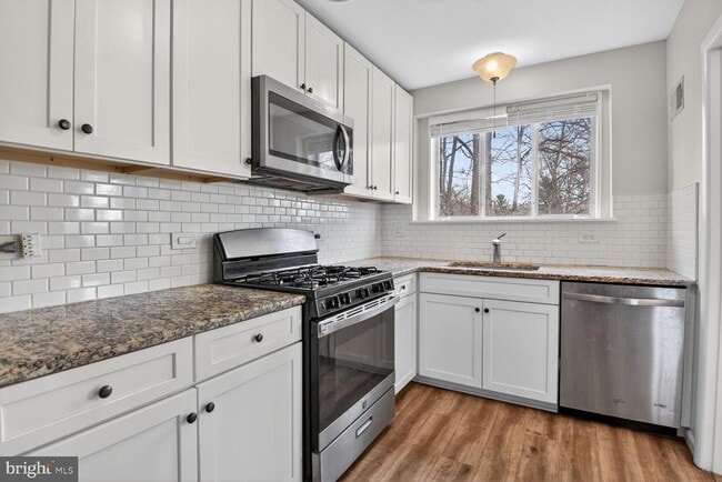 10423 Montrose Ave in Bethesda, MD - Building Photo - Building Photo