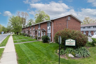 Park East Townhouses in Springfield, MA - Building Photo - Building Photo