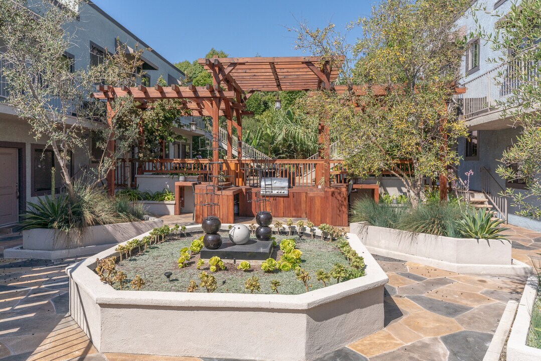 Primrose Terrace in Los Angeles, CA - Building Photo