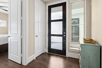 419 T C Jester Blvd in Houston, TX - Building Photo - Building Photo