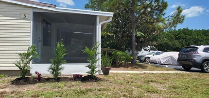 560 7th Pl in Vero Beach, FL - Building Photo - Building Photo