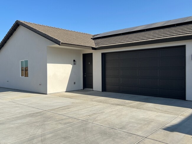 5302 Hawkwatch Ln, Unit A in Bakersfield, CA - Building Photo - Building Photo